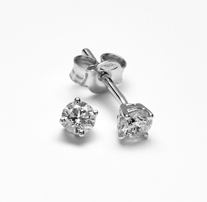 18ct White Gold Single Stone Diamond Earrings